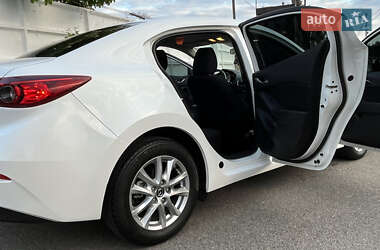 Седан Mazda 3 2015 в 