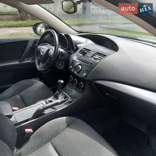 Хэтчбек Mazda 3 2012 в Львове