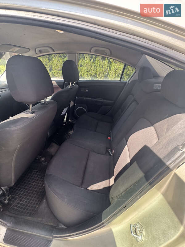 Седан Mazda 3 2006 в Днепре