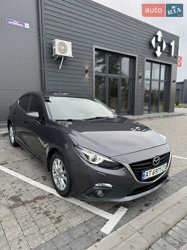Седан Mazda 3 2016 в Івано-Франківську