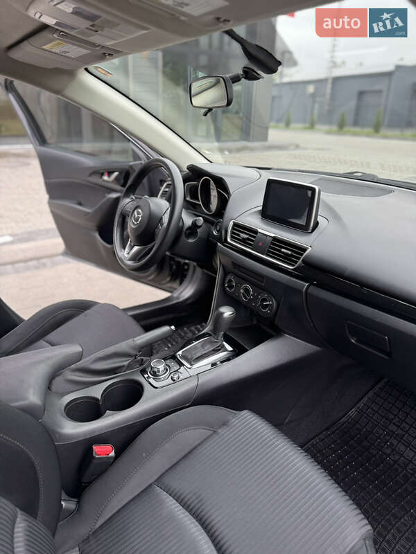 Седан Mazda 3 2016 в Івано-Франківську