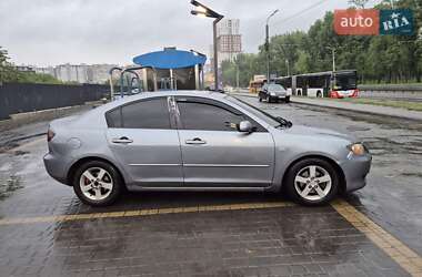 Седан Mazda 3 2004 в 