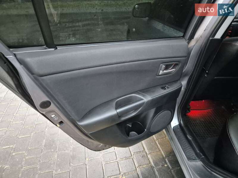 Седан Mazda 3 2004 в Дніпрі