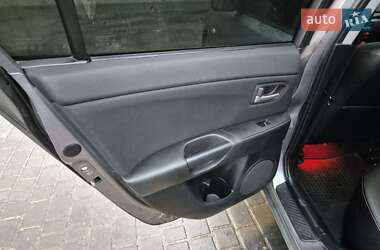 Седан Mazda 3 2004 в 