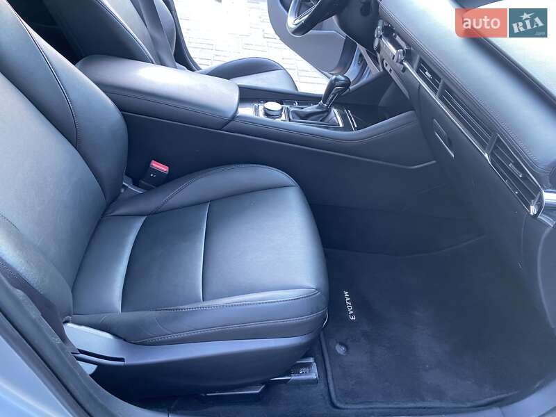 Седан Mazda 3 2019 в Львові