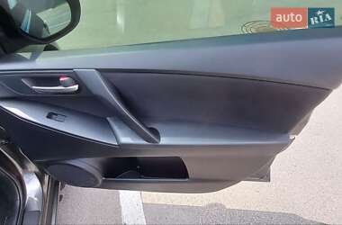 Седан Mazda 3 2012 в 