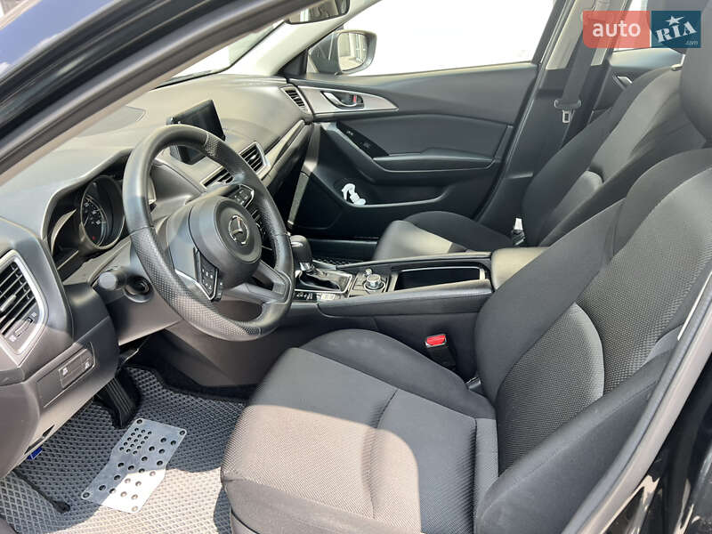 Седан Mazda 3 2018 в Киеве