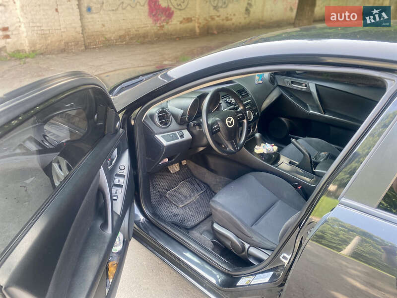 Седан Mazda 3 2010 в Умани