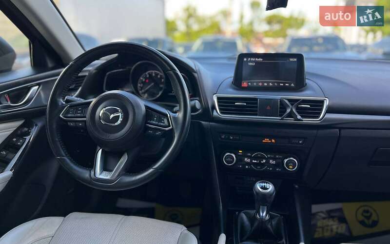 Седан Mazda 3 2017 в Ивано-Франковске