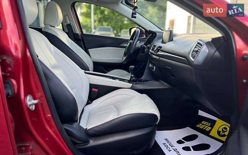 Седан Mazda 3 2017 в Ивано-Франковске