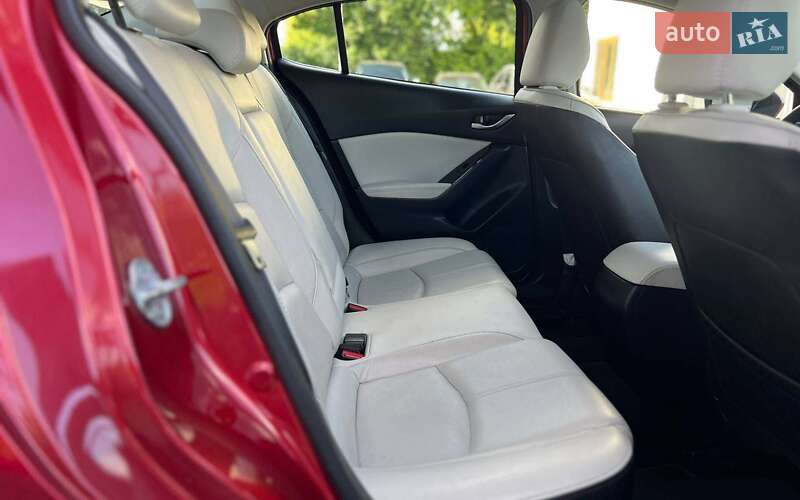 Седан Mazda 3 2017 в Ивано-Франковске