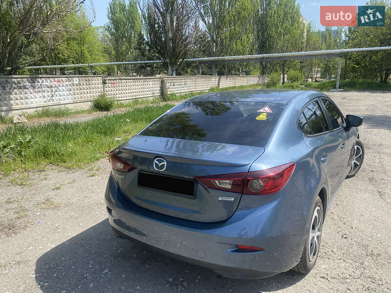 Седан Mazda 3 2016 в Дніпрі