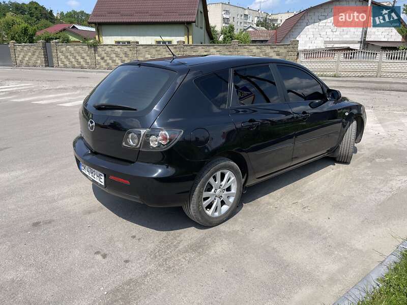 Хэтчбек Mazda 3 2007 в Остроге