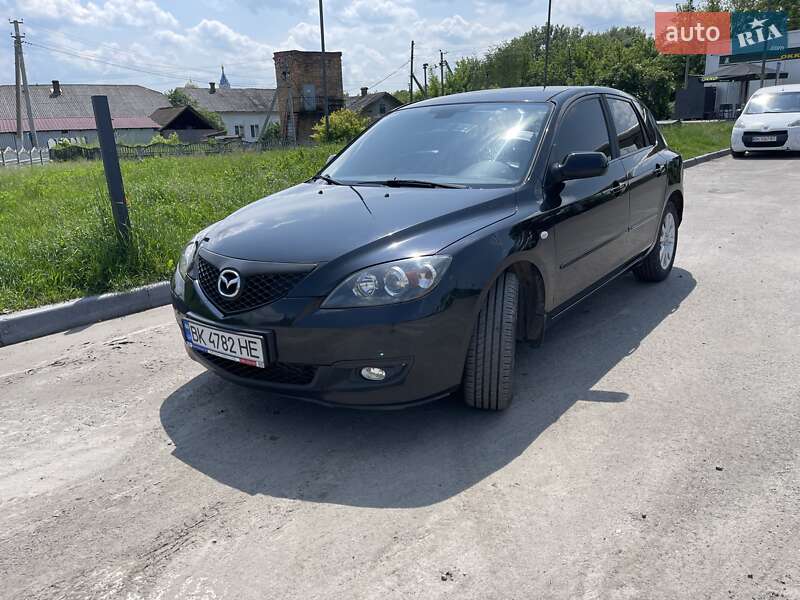 Хэтчбек Mazda 3 2007 в Остроге