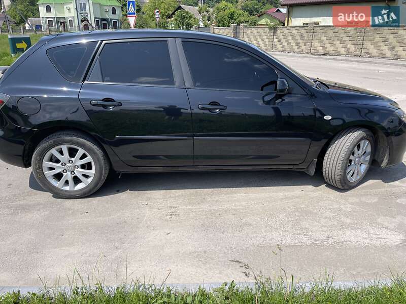 Хэтчбек Mazda 3 2007 в Остроге
