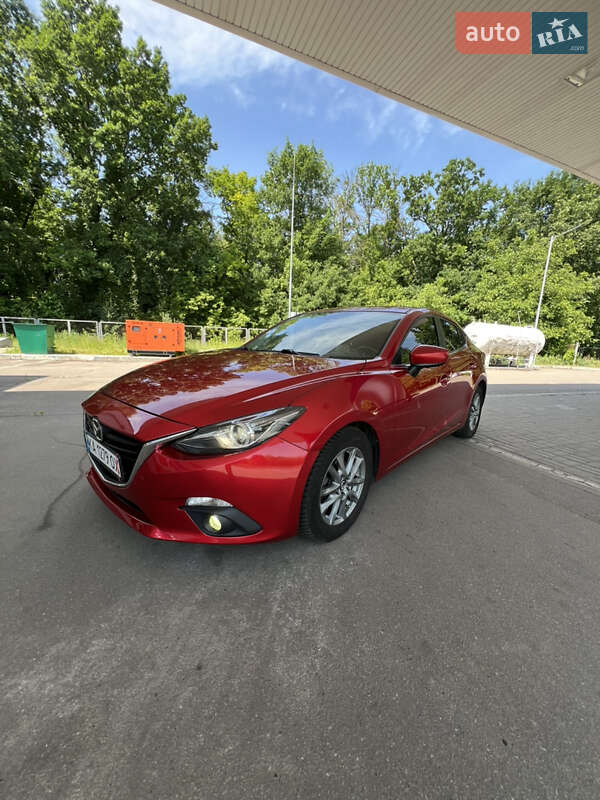 Седан Mazda 3 2015 в Прилуках
