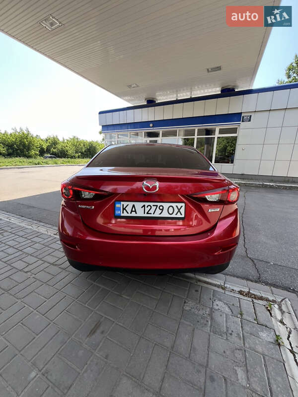 Седан Mazda 3 2015 в Прилуках