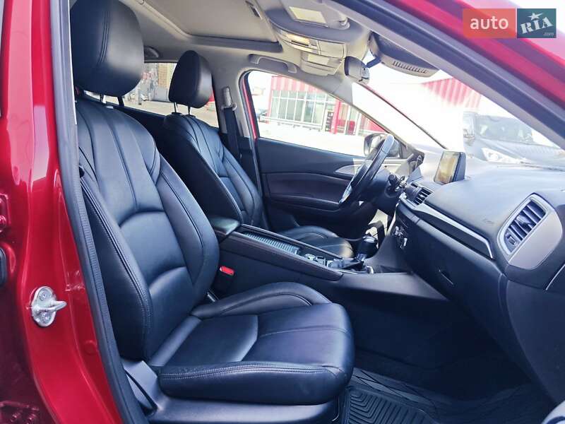 Седан Mazda 3 2017 в Киеве