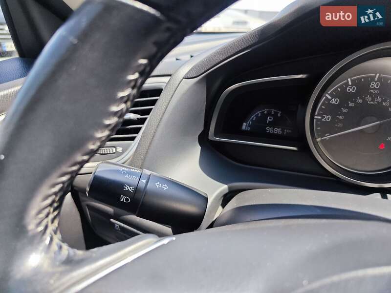 Седан Mazda 3 2017 в Киеве