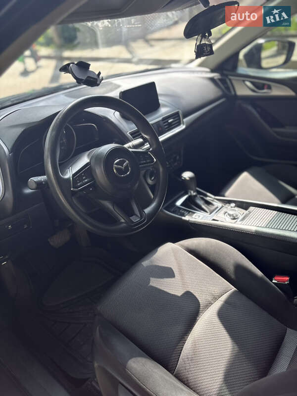 Седан Mazda 3 2017 в Львове