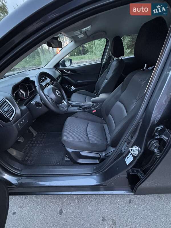 Седан Mazda 3 2015 в Днепре