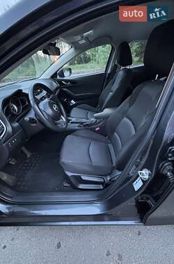 Седан Mazda 3 2015 в 