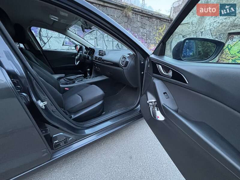 Седан Mazda 3 2015 в Днепре