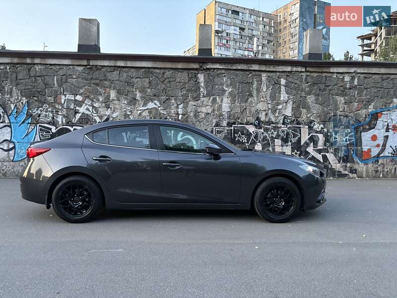 Седан Mazda 3 2015 в Днепре