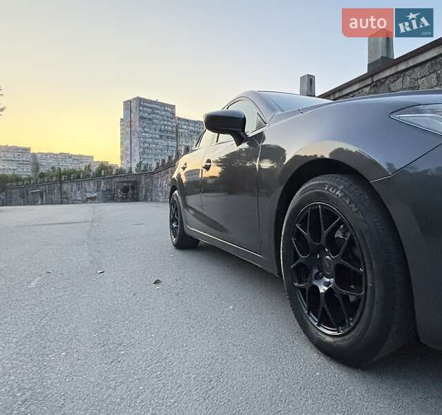 Седан Mazda 3 2015 в Днепре