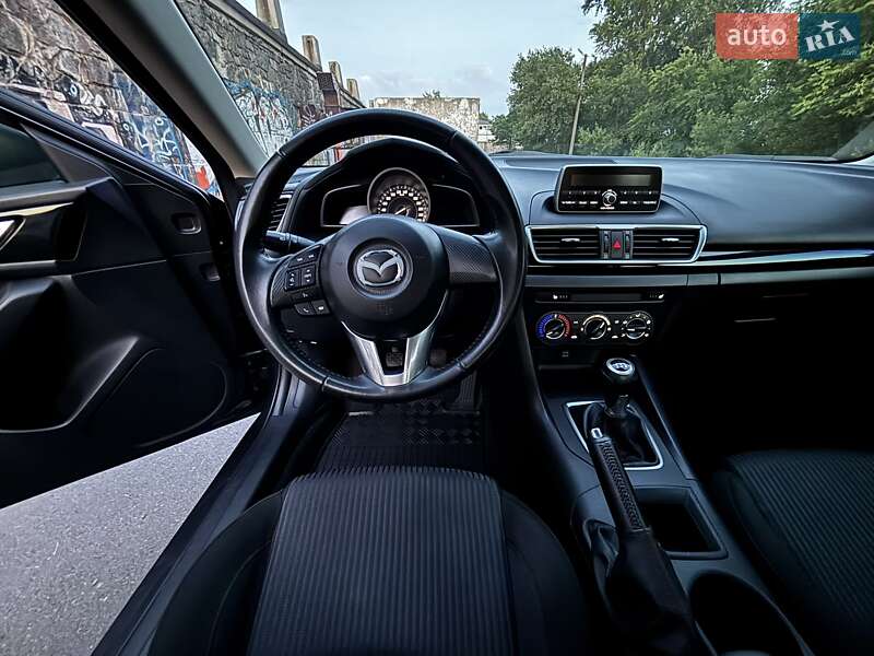 Седан Mazda 3 2015 в Днепре