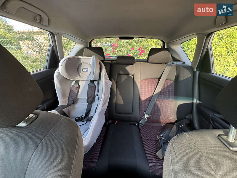 Хэтчбек Mazda 3 2003 в Славянске