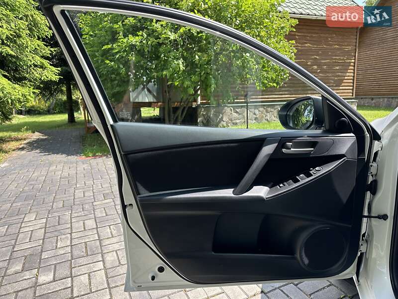 Хетчбек Mazda 3 2011 в Луцьку