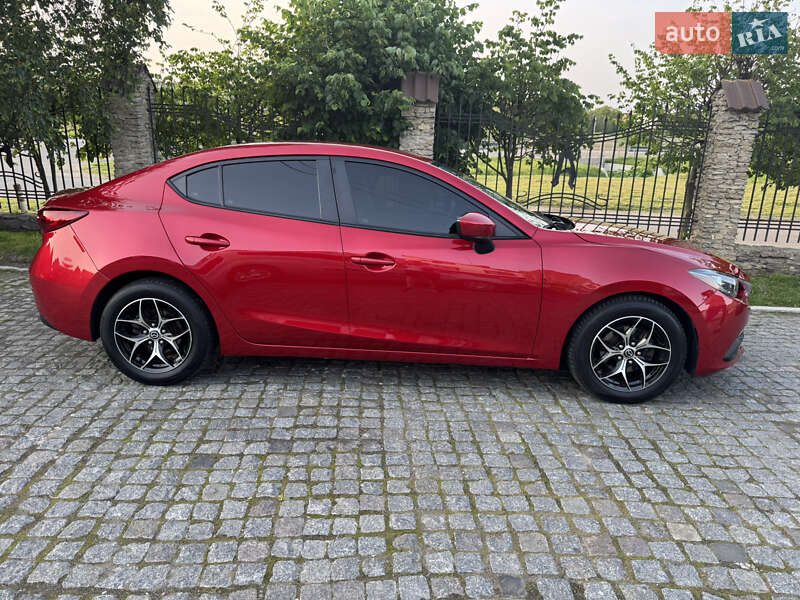 Седан Mazda 3 2015 в Ирпене