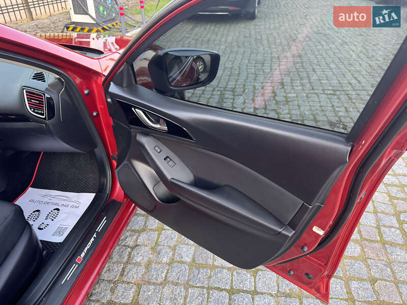 Седан Mazda 3 2015 в Ирпене