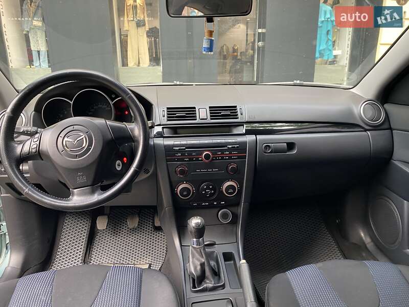 Седан Mazda 3 2004 в Одессе