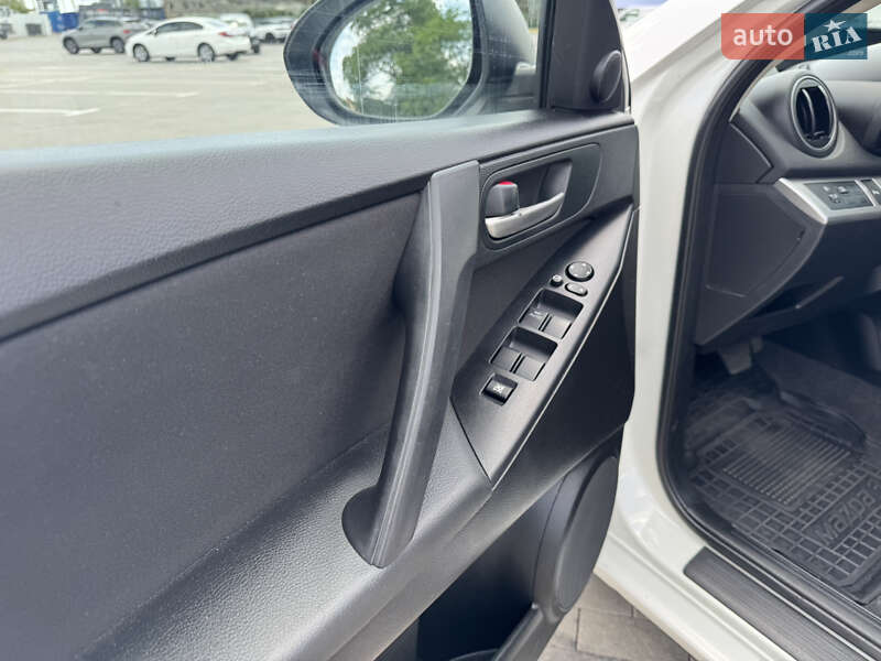 Седан Mazda 3 2011 в Одесі