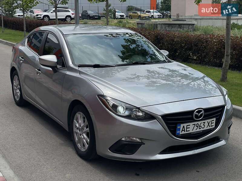 Седан Mazda 3 2016 в Днепре