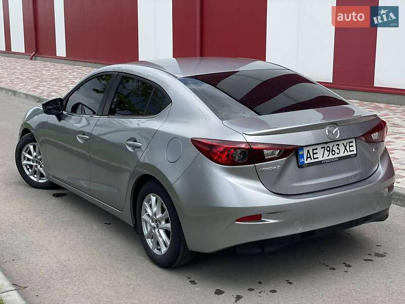 Седан Mazda 3 2016 в Днепре
