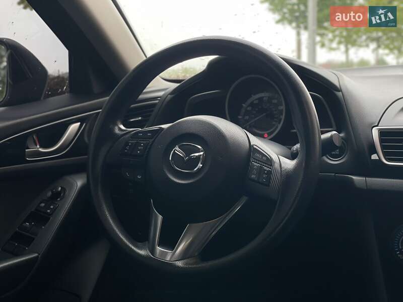 Седан Mazda 3 2016 в Днепре