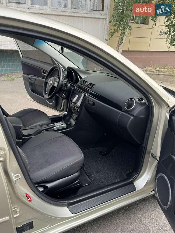 Хэтчбек Mazda 3 2008 в Днепре