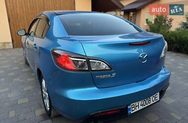 Седан Mazda 3 2011 в 