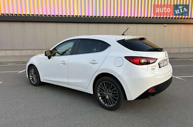 Хэтчбек Mazda 3 2015 в 