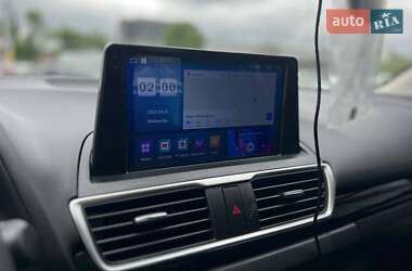 Седан Mazda 3 2015 в 