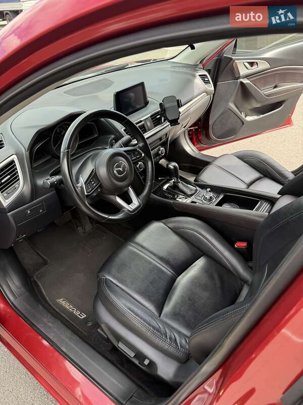 Седан Mazda 3 2018 в Киеве