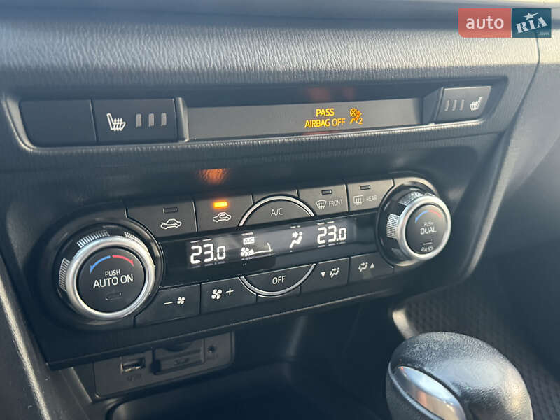 Седан Mazda 3 2017 в Киеве