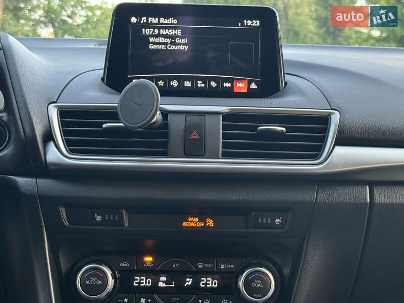 Седан Mazda 3 2017 в Киеве