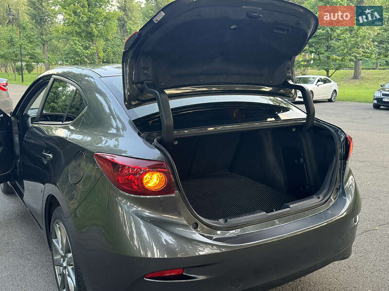 Седан Mazda 3 2017 в Киеве