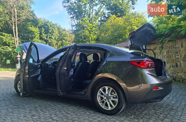 Седан Mazda 3 2013 в Чернівцях