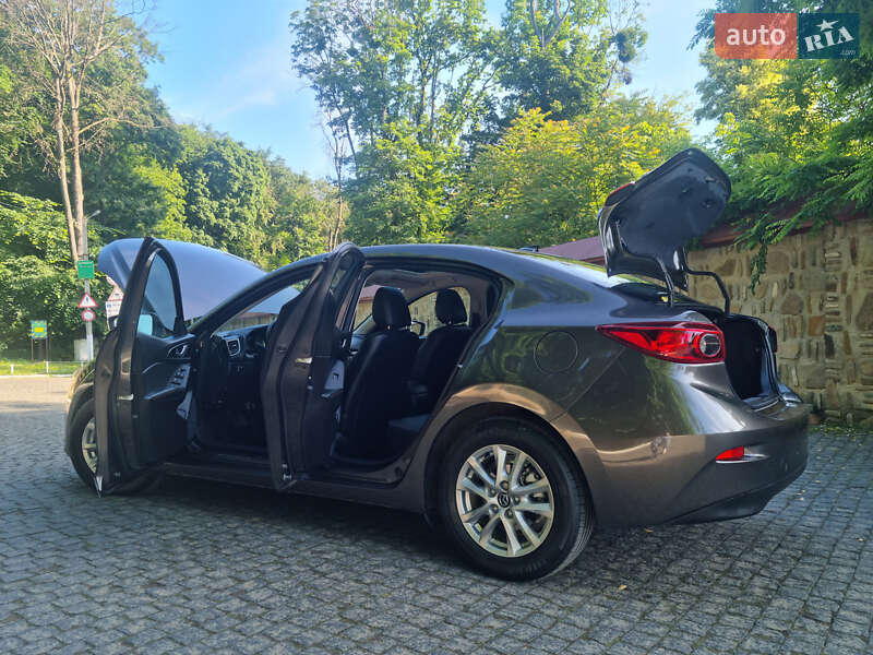 Седан Mazda 3 2013 в Чернівцях