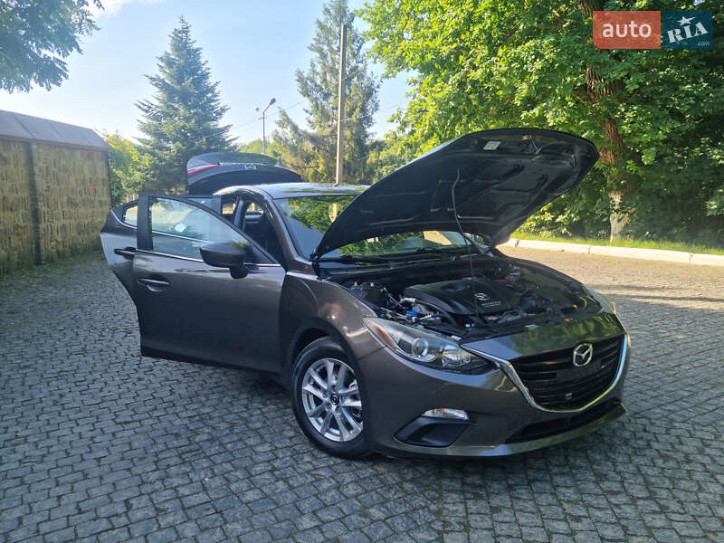 Седан Mazda 3 2013 в Чернівцях